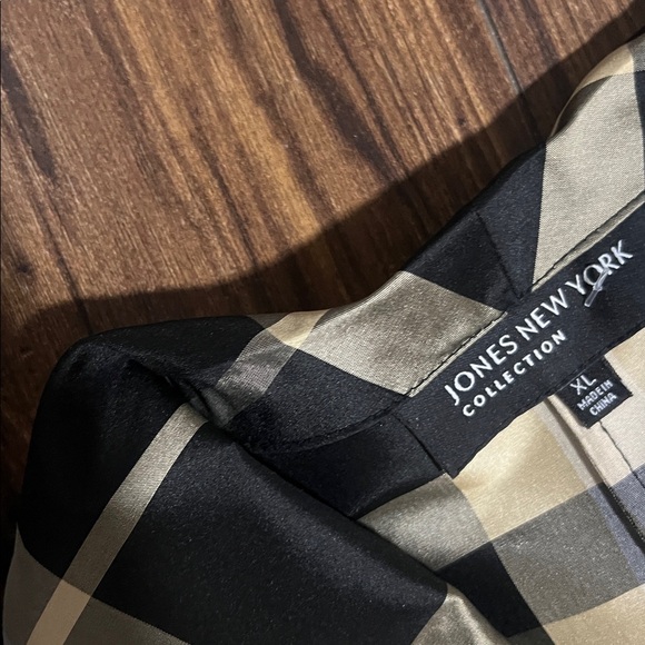 Jones New York Black and Tan Plaid Shirt - Picture 5 of 6